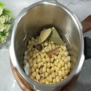 Chole Ki Sabji Recipe in Hindi